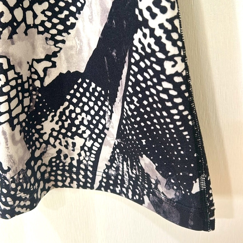 LULULEMON WOMENS ACTIVEWEAR TANK TOP STYLISH BLACK WHITE Sz MD o LG - Picture 7 of 11